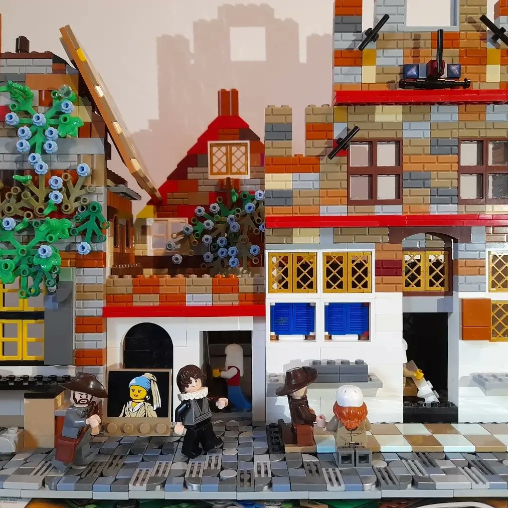 mog21's tweet photo. Happy #LegoDay here's the #Little #Street by #Vermeer reinterpreted in @LEGO_Group after original @rijksmuseum with 2 men moving #Girl with a #Pearl #Earring from @mauritshuis to #amsterdam for forthcoming #exhibition #johannesvermeer #littlestreet #LEGO #baroqueart #arthistory https://t.co/e0N6k4ZsfW