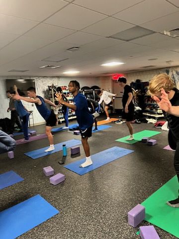 coachfaradie's tweet photo. Amazing yoga session for with @ginadellorusso #methuenrangers @methuensports https://t.co/110rCQdcCK