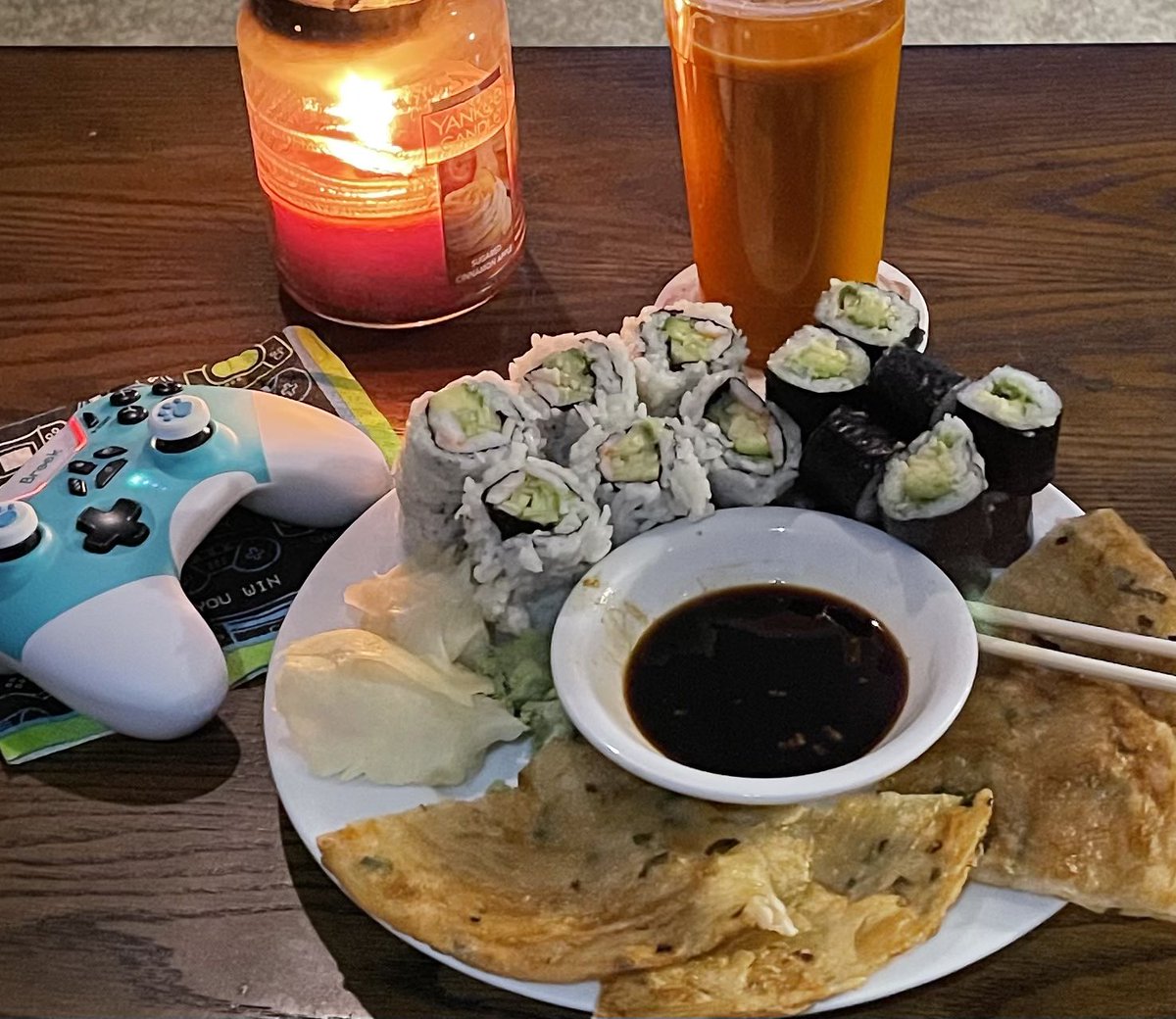 EightBitNinja's tweet image. My romantic candlelit Friday night dinner date with myself.  ♥️🍱

I don’t ever use twitter. Am I doing this right? Is this how you make the tweets? 🤓
