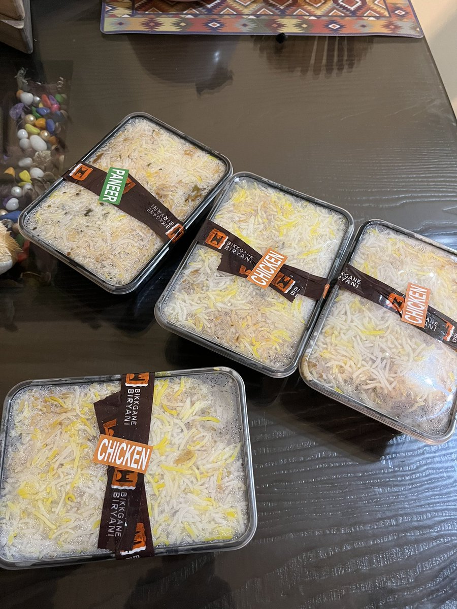 enlightenedgoof's tweet photo. @zomato @zomatocare kheer mangoge,kheer denge Tak theek tha!
Veg Biryani Mangai,Chicken Biryani Doge ???😭 #zomatoservice https://t.co/EUAsERWIVv