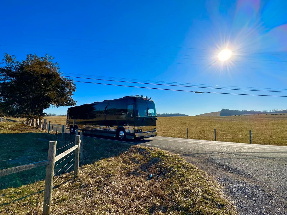 The Anchor Ridge team is rolling up to serve hundreds of families in Virginia/Kentucky today with provision and the love of Jesus!!!  GOD is so good!!!

Please pray for our team as well as the families we serve today.

AnchorRidge.org
#AppalachianMissions #AnchorRidge