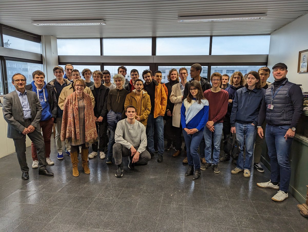 deRLacerda's tweet photo. Final de l'enseignement d'intégration @Nokia avec des élèves de 1er année @CentraleSupelec dont l'objectif était de rétablir le réseau de télécommunications suite à un ouragan !!! Bravo aux élèves de l'exercice et merci aux ingénieurs de Nokia. #5G #resilience https://t.co/44TQ6jq3y3