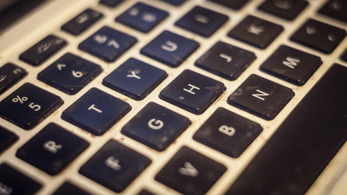 lifehacker's tweet photo. The Best Way to Clean Your Laptop's Keyboard https://t.co/0iQrmGKkyb https://t.co/v7EUaTBPEa