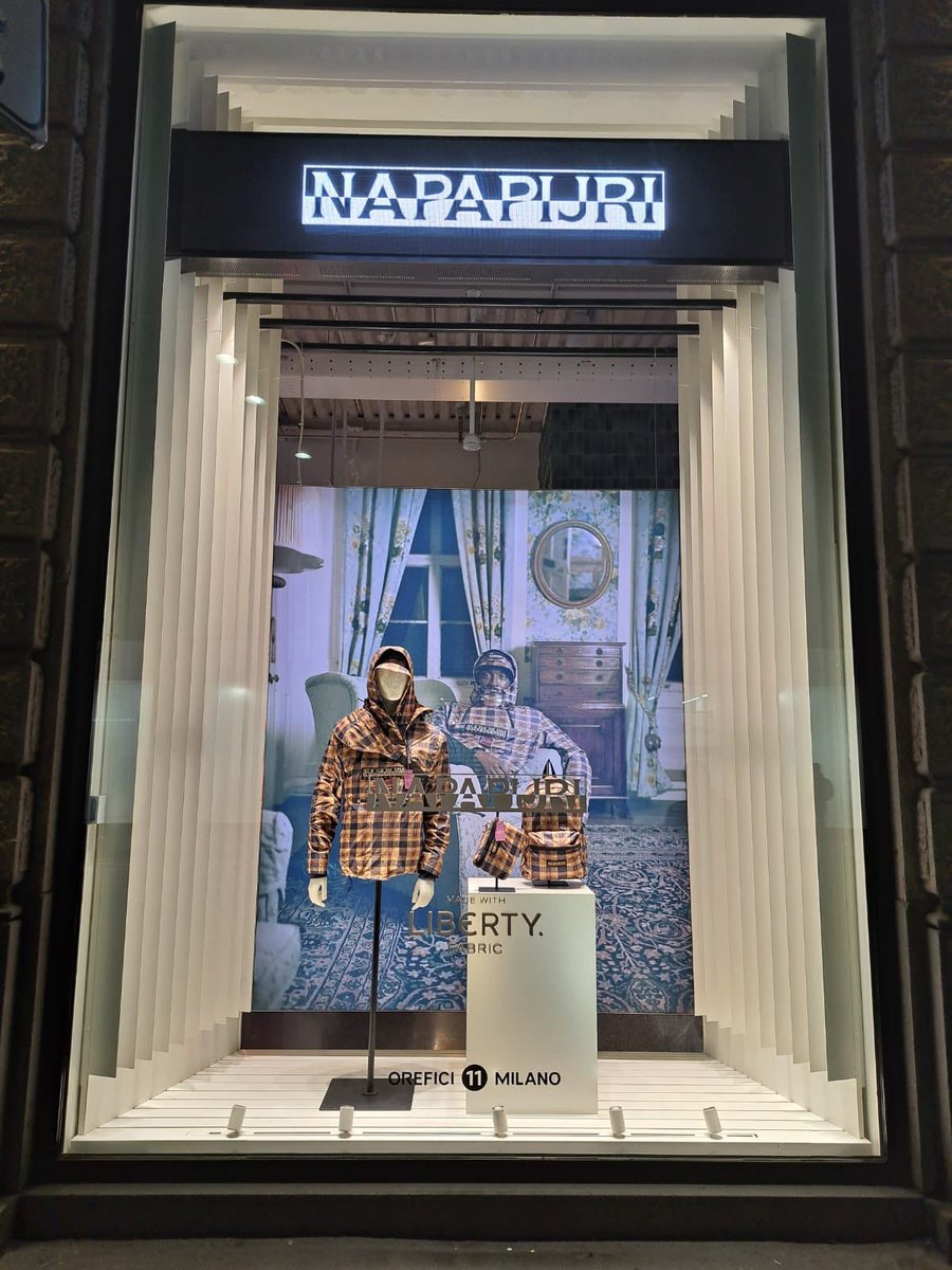 KwakuxAsante's tweet photo. Your boy is in a storefront in Milan and I’ve never been to Italy 🇮🇹 Ciao Bella 🫡 https://t.co/rsczV1sV0a