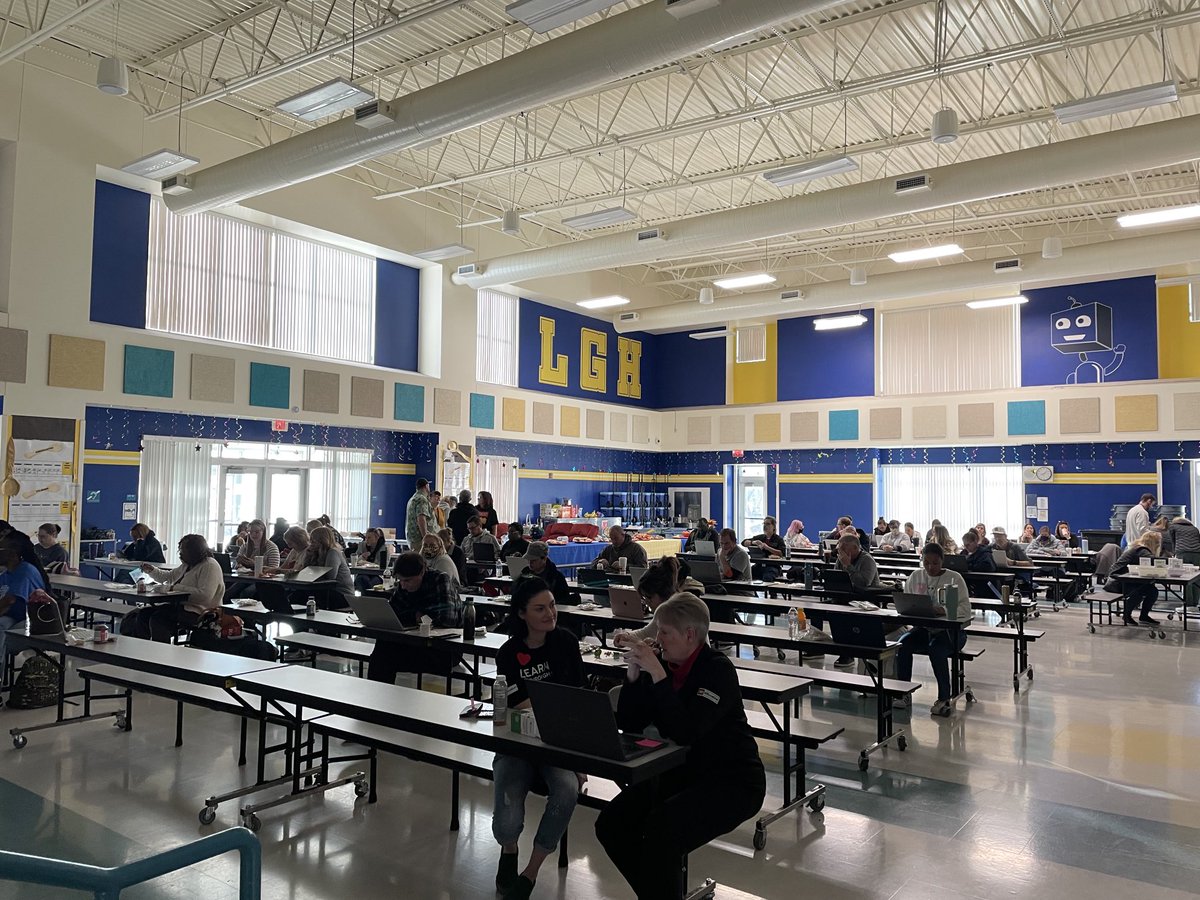 SuprTekTalk's tweet image. Look at all these ⁦@ClarkCountySch⁩ educators getting their #legofun on at our 2nd annual #LEGOsummit . Thanks ⁦@LEGO_Education⁩! ⁦@HeardESMagnet⁩