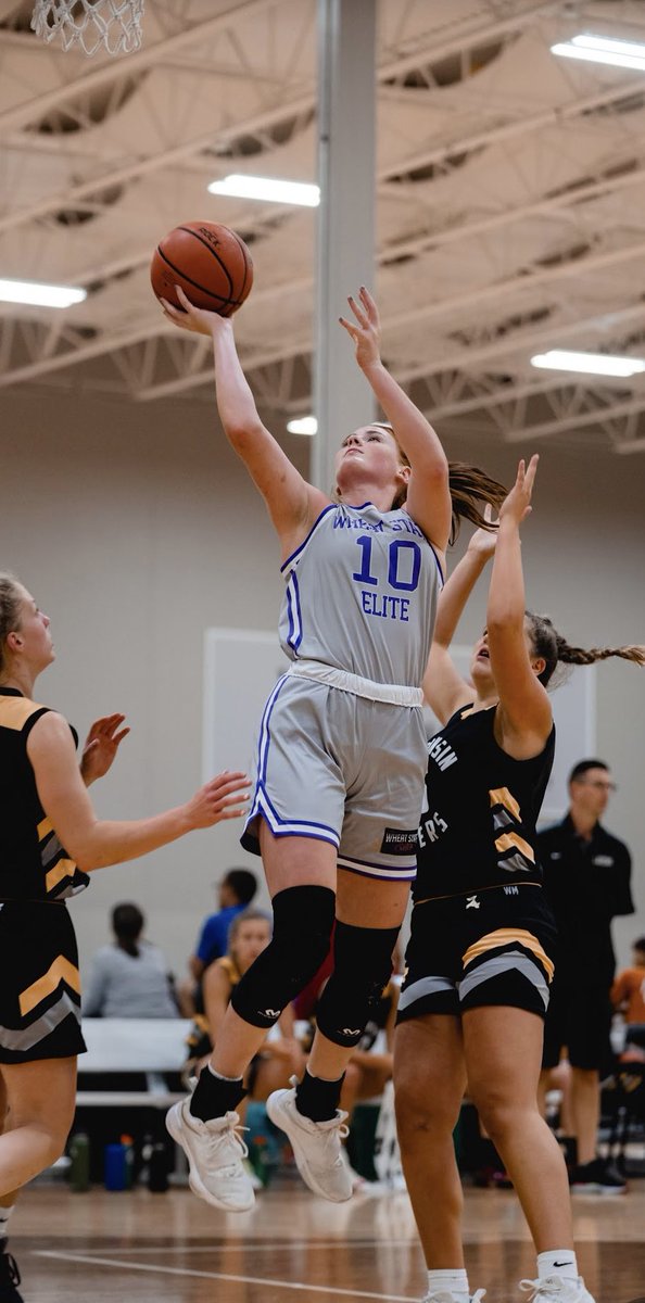 Our girl T just going at it again last night!!! Tournament MVP Monday now 27 points last night for <a href="/FHSUWBB/">FHSU WBB</a> commit <a href="/WeeterTalexa/">Talexa Weeter</a> in a dominant performance!!! You are a great talent pal  blessed to call you Family!!! #WSEFamily @DanaCrain6 <a href="/sportsinkansas/">Sports in Kansas</a>