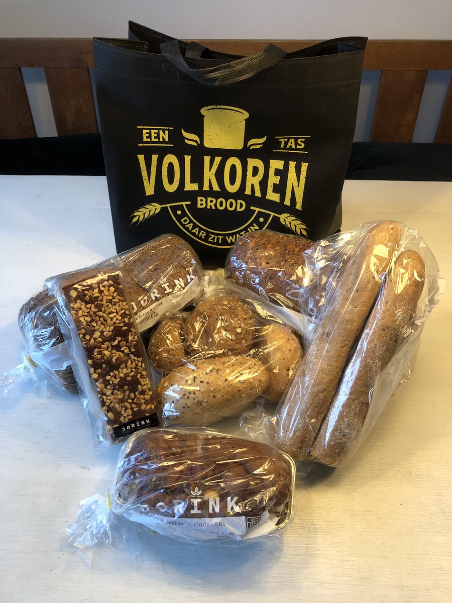 Blij verrast met een goed gevulde gewonnen tas van <a href="/EBJorink/">Echte Bakker Jorink</a> ter ere van de week van het brood 2023 met het thema “ Volkoren “. Patrick en José bedankt!!! We zullen er heerlijk van smikkelen 👍😉👍