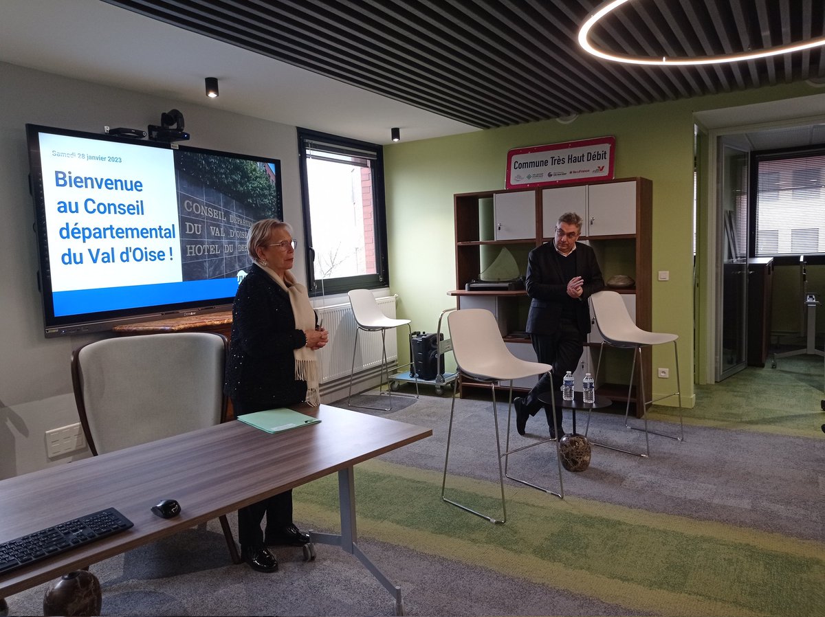 Groupe_UVO's tweet photo. [#CITOYENNETÉ]
✅ Visite cet après-midi du Conseil municipal des jeunes de @VilleCormeilles à la découverte du Conseil départemental du @valdoise : de nombreux échanges avec Madame la Présidente @mc_cavecchi et @yannickboedec sur le rôle du Département et l'engagement des élus https://t.co/serdZgsxwT