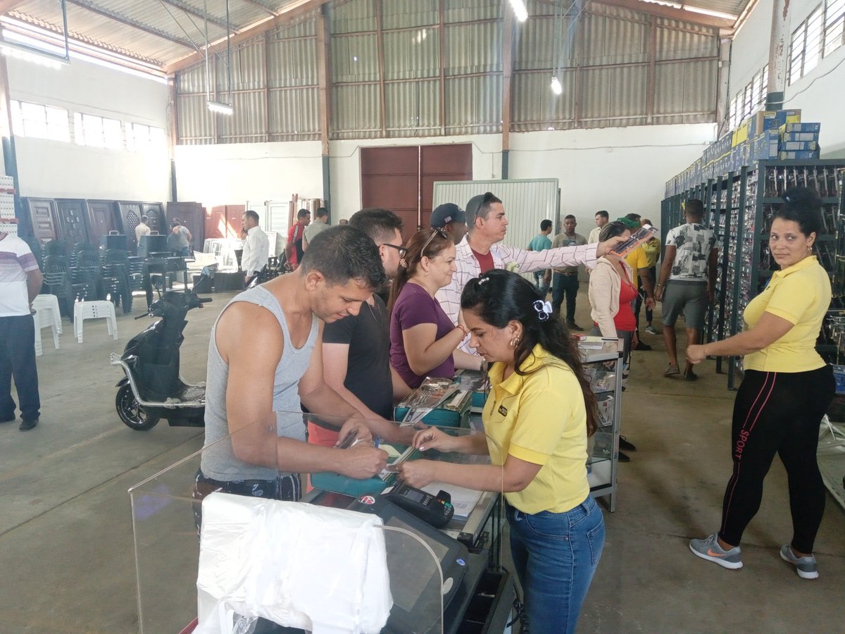 TurinoWilliam's tweet photo. Inaugurada en #Trinidad ferretería Patrimonio de la Corporación CIMEX, como parte del buen gusto de cara al pueblo.
#SanctiSpíritusEnMarcha @PartidoPCC @DiazCanelB @DeivyPrezMartn1 https://t.co/6FVd7SE2QF