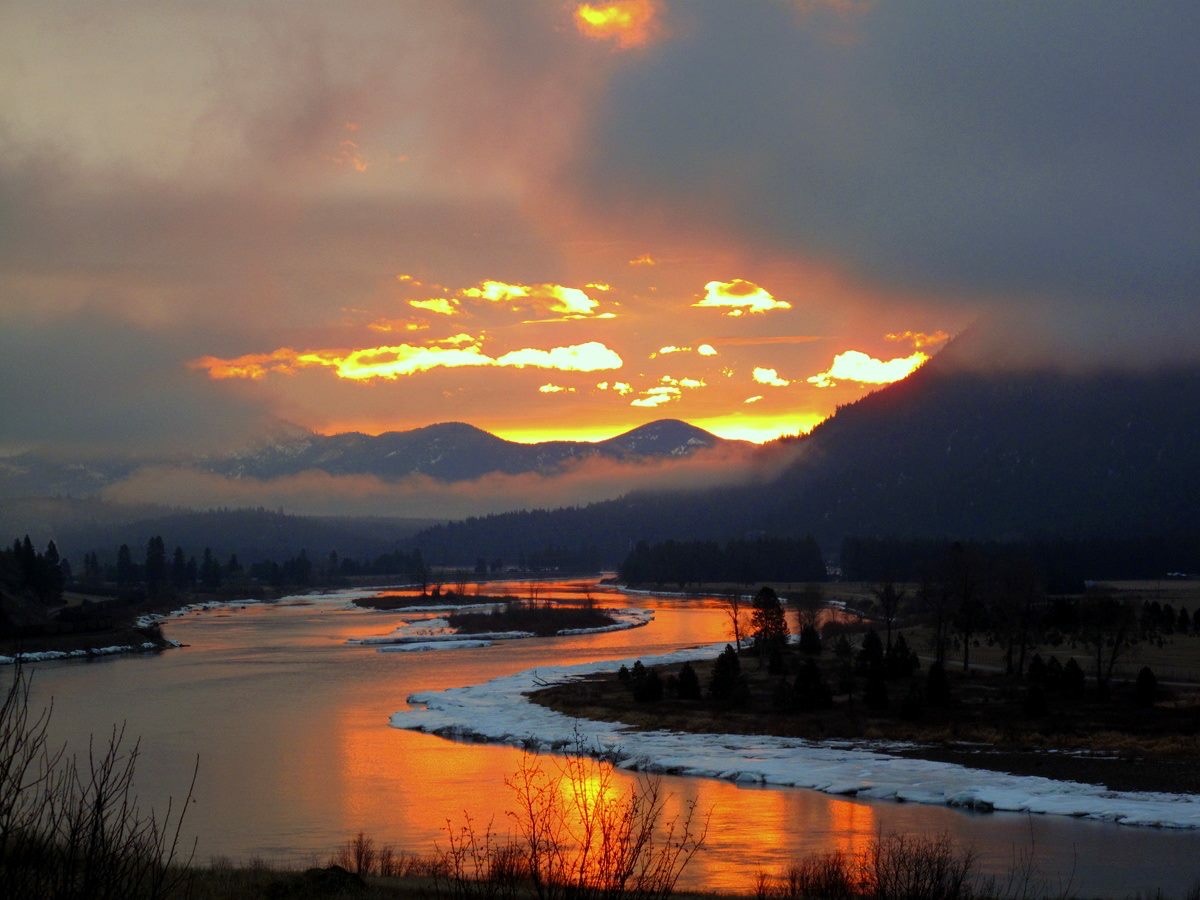 AnneBHoward's tweet image. &quot;Peace comes from understanding the river, flowing onward, to merge back into the whole. The river becomes the sky. Then the sky becomes the river. You are all connected by your divine origin.&quot; 𝑀𝑒𝑠𝑠𝑎𝑔𝑒𝑠 𝑓𝑟𝑜𝑚 𝐵𝑙𝑢𝑒 

#selflove #enlightenment #sourcemessages