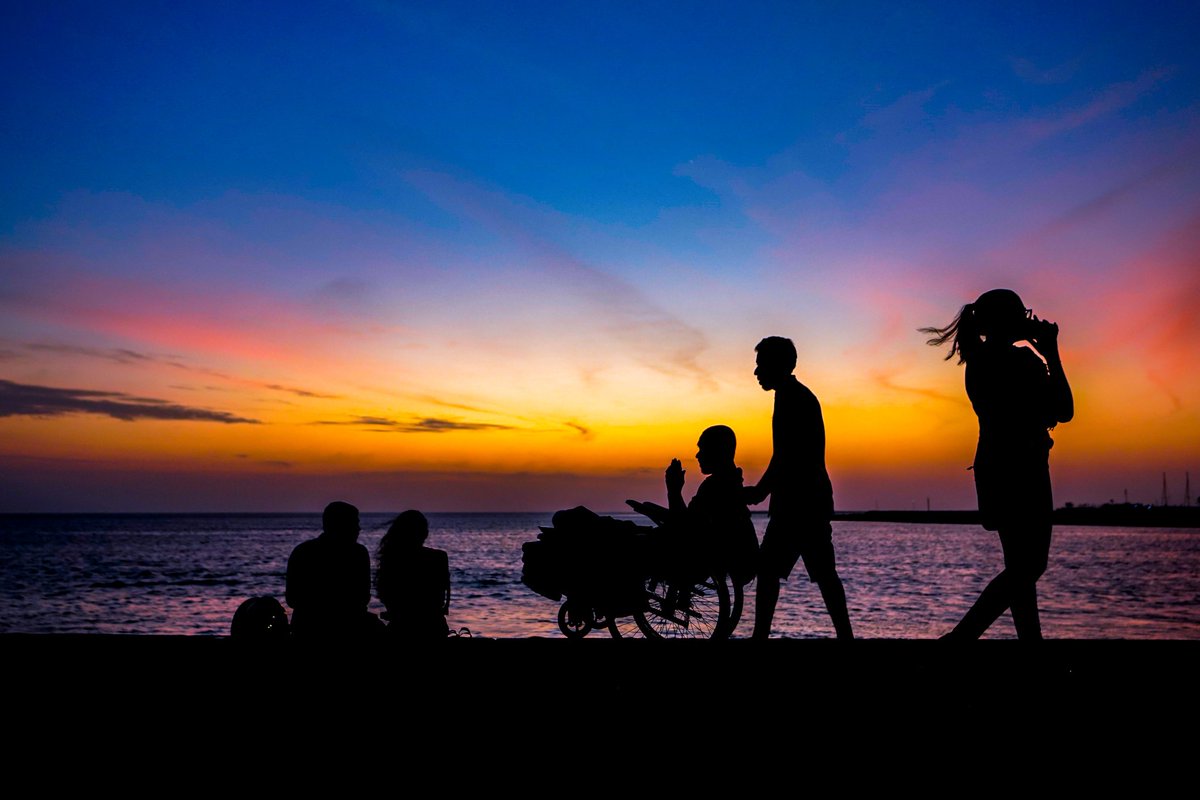 Every sunset brings the promise of a new dawn 🌅

Sony A7RMIII + Sony 16-35mm GM
f2.8 | 1/200s | ISO 640 | 25mm | AF

#CameraLK #SonyAlpha