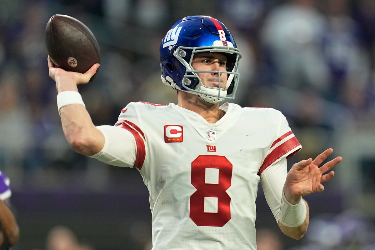 FanDuel's tweet photo. Who would you rather start an NFL franchise with? 🤔

❤️ for Tua Tagovailoa
🔁 for Daniel Jones 

#FinsUp | #TogetherBlue https://t.co/vtaZH3IS8W