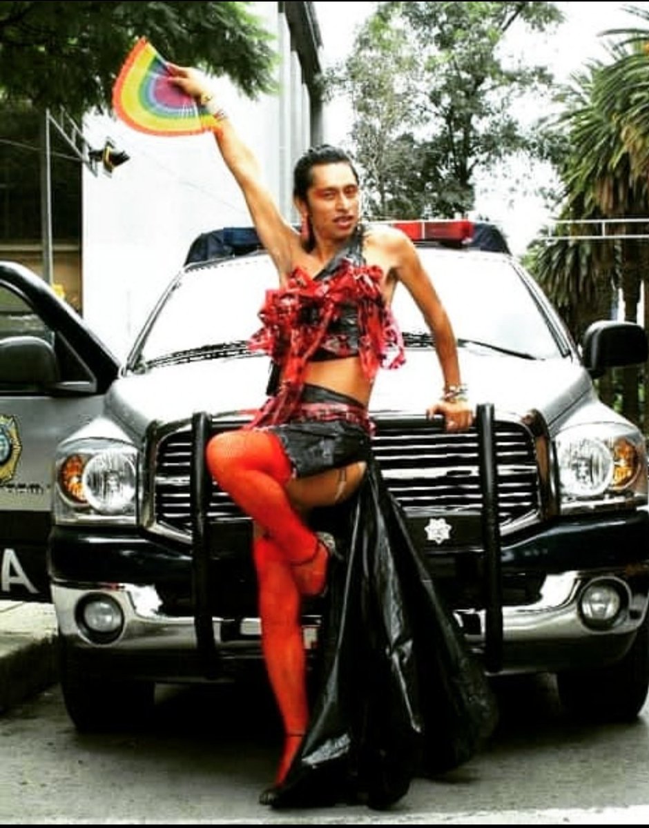 latalalberta's tweet photo. Hoy se pueden inscribir aún a alguno de mis grupos del taller de #dragtivismo y alta postura del @CCXVillaurrutia Cabaret dragqueen, perfeccionamiento drag, producción Drag, sketch y comedia, puesta en escena, disfraces para niñxs. En @FarosEnRed hay pa todxs https://t.co/2r4isFzQp6