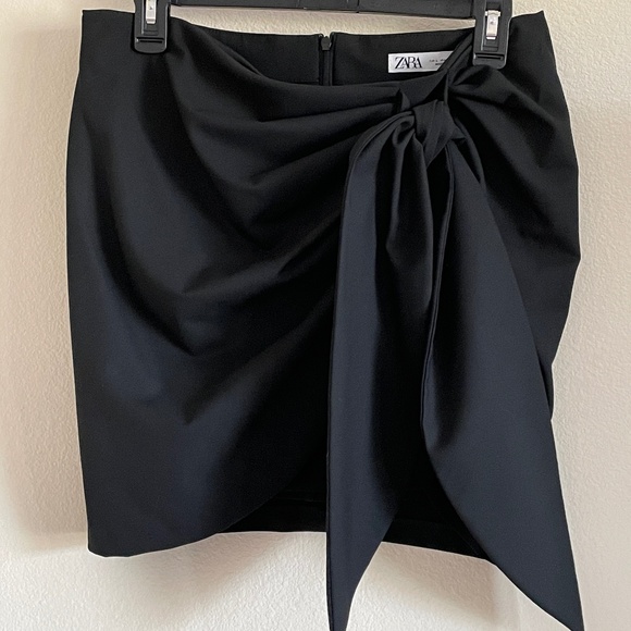 dppeacock's tweet photo. So good I had to share! Check out all the items I'm loving on @Poshmarkapp #poshmark #fashion #style #shopmycloset #anthropologie #zara: https://t.co/iHoLlkhJdV https://t.co/TVwGxmj8Az