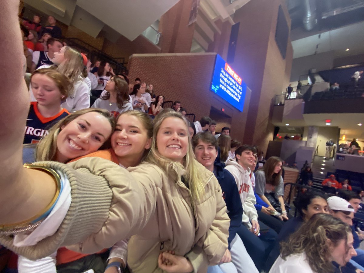clowenstein29's tweet photo. #gohoos !!!! Beat BC. Slaying the day https://t.co/PEHVBdQ9hh