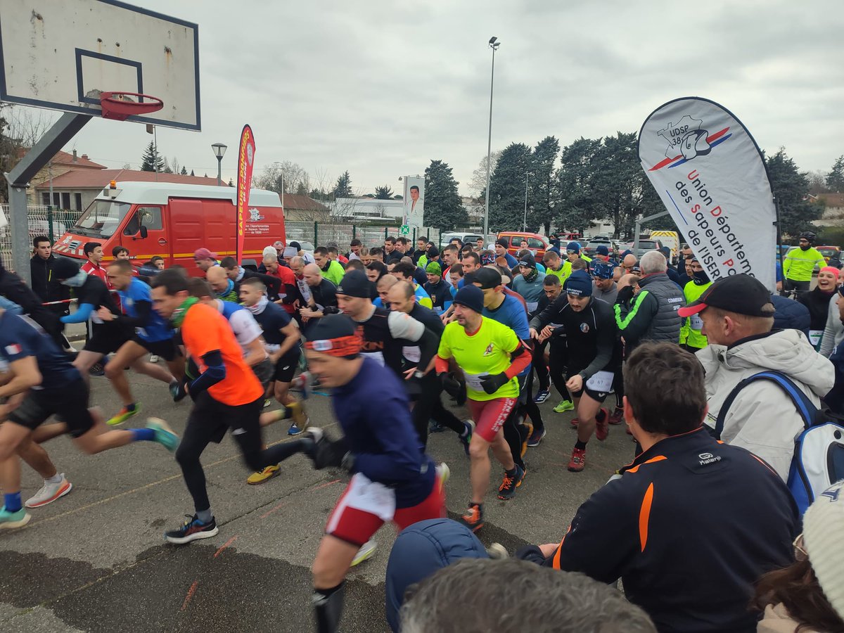 sdis38's tweet photo. 🏃🏃‍♀️🏃‍♂️ 640 participants aux différentes épreuves du cross départemental de @sdis38, qualificatif pour le cross national, qui s'est déroulé aujourd'hui à Charvieu-Chavagneux. Bravo à toutes et à tous et un grand merci aux sapeurs-pompiers de Pont-de-Chéruy pour l'organisation. 👏 https://t.co/sVQFHPFDMj