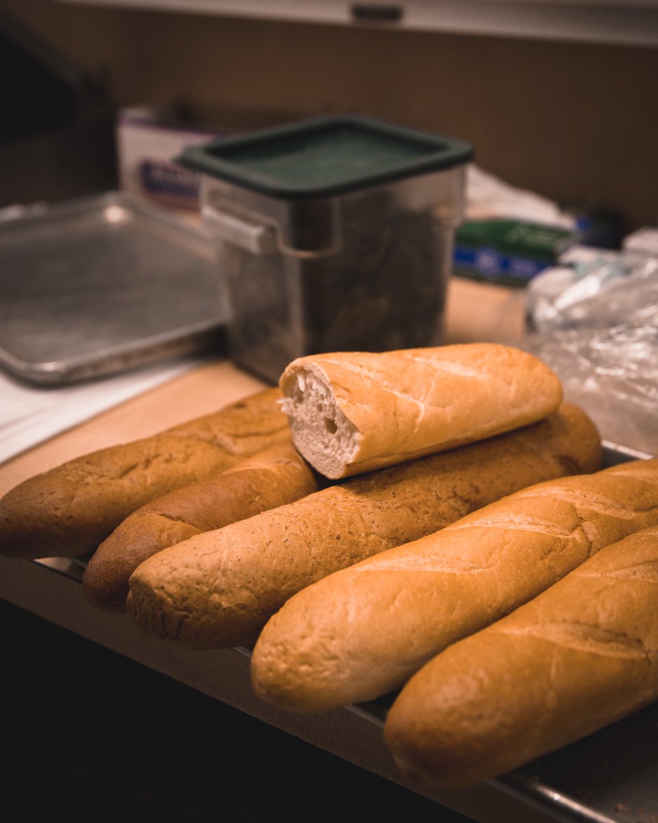 Tuccisubs's tweet image. Fresh bread from @thenewworldbake 🥖🔥🤤 

#austinfoodielimits #atxrestaurants #austintx #austinfood #tuccissouthsidesubs