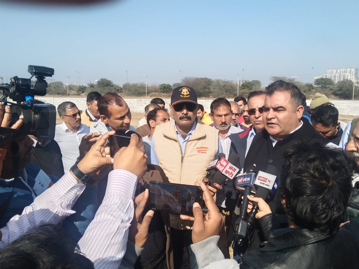 amityadav2021's tweet photo. Why MCG,GMDA&amp;Govt r acting so weird

I don't understand..First they tried to Open Garbage Dumping in front of WaterTreatmentPlant,Sec101GGN

&amp;Now MCG trying to Open Garbage Dumping in front of 650Bed Shetla Mata Hospital,Sec102 GGN
@MunCorpGurugram @OfficialGMDA @PMOIndia @cmohry https://t.co/Nyj4XQtnF1