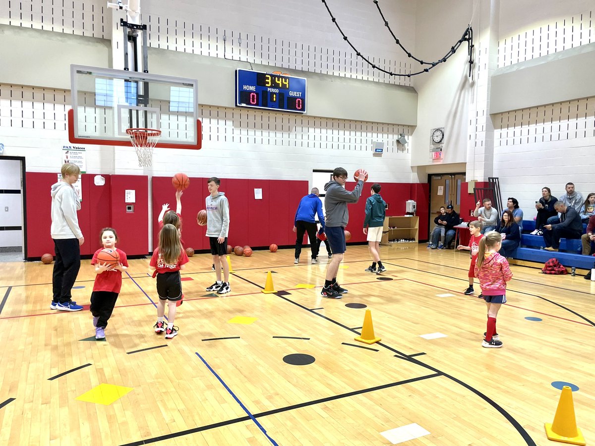 OAbballclub's tweet photo. Another great Saturday morning Instructional Session with Coach Woolever and our OFA boys JV team! Thank you to Coach Hathaway and his team for helping today! π #OAtribe #TheFuture https://t.co/ndmhv4TqC8