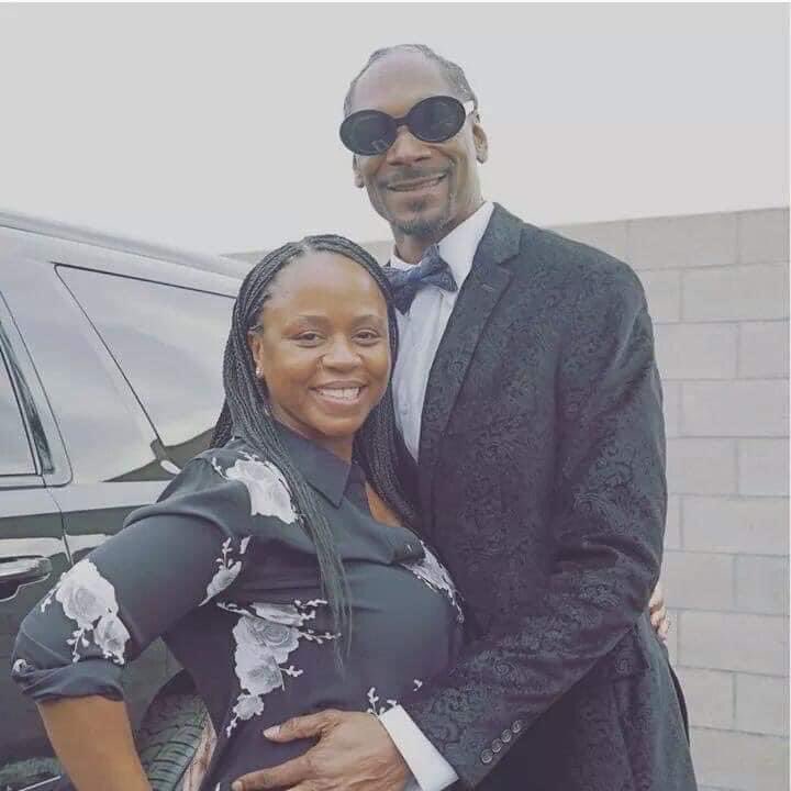 buhles_za's tweet photo. Snoop’s wife looks South African shame...ngathi usis Thando wase Mlazi https://t.co/TSmbW3kfkm