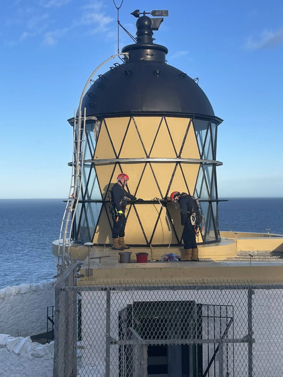 Just another day at the office for our Technicians Neil and James as they prepare for working on the dome at St Abbs Lighthouse. 

#lighthouses #scotland #technicians #safetyatsea #maritime #maritimecareers #stabbslighthouse