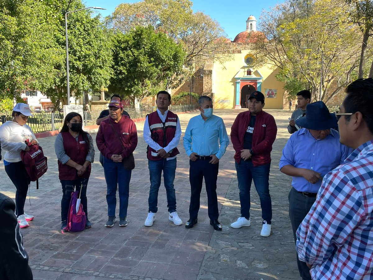 CarlosLopez_LJ's tweet photo. #FelizSábado Con toda la actitud, iniciamos reunión de organización para caminar casa por casa en el Municipio de #Zaachila, junto con los COT’s, para brindar información sobre las acciones y trabajos que está realizando nuestro Gobernador @salomonj. 
#NoPodemosFallar https://t.co/CV1cjVYswN