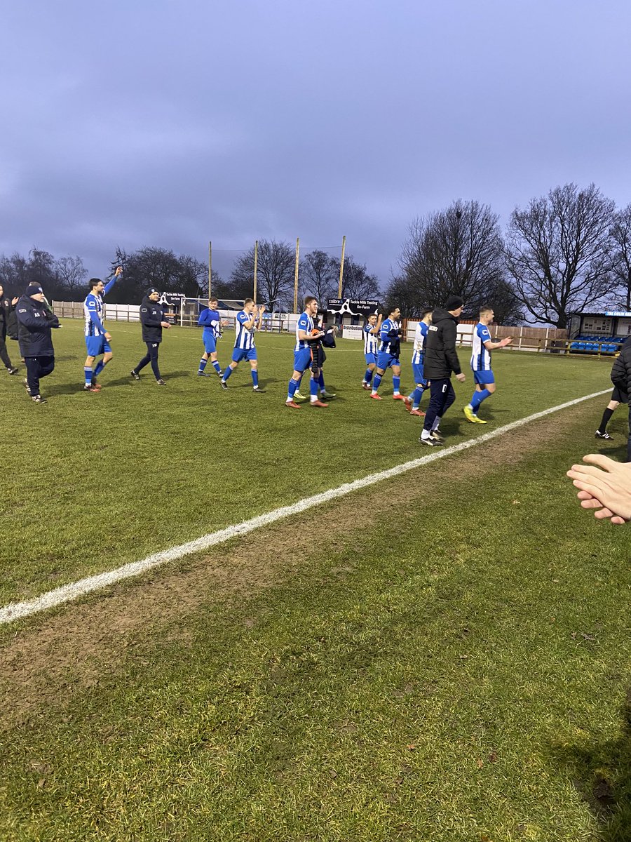 🤩 𝗧𝗵𝗮𝘁 𝘄𝗶𝗻𝗻𝗶𝗻𝗴 𝗳𝗲𝗲𝗹𝗶𝗻𝗴! 👏 The lads come off applauding the #Ramblers fans, who likewise show their appreciation for one of our best performances this season! #UpTheBach