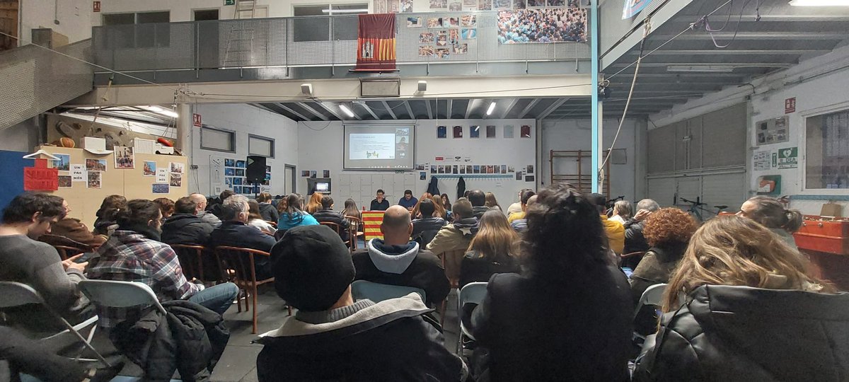Capablanca1714's tweet photo. Assemblea @CDTerrassa… aquí és on es comencen a bastir els castells de plaça… estem ben vius/vives… i el local ple així ho demostra… #femcastells… #femcultura… #femciutat… #fempaís! #castellers #terrassa #catalunya #culturapopular #somcdt https://t.co/h6OzEcLGXZ