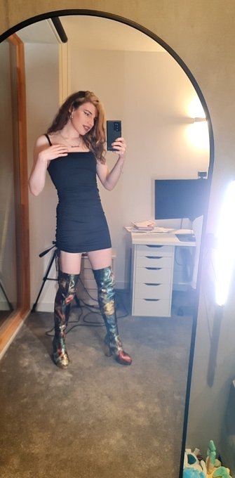 Izzy💫 - I need someone to send nudes to https://t.co/7zFTfZedD2