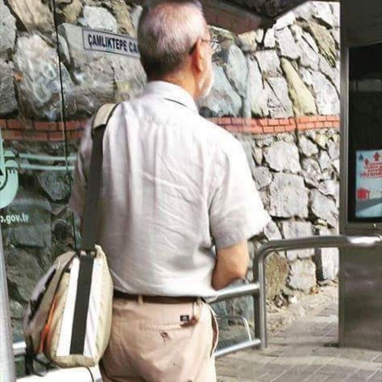 Sen ve yağmur.
Başa dönemezsiniz.
Öyle bir yol yürüdünüz ki ancak
Dönüş yolunu yok ederek gelebilirdiniz 

İsmet Özel