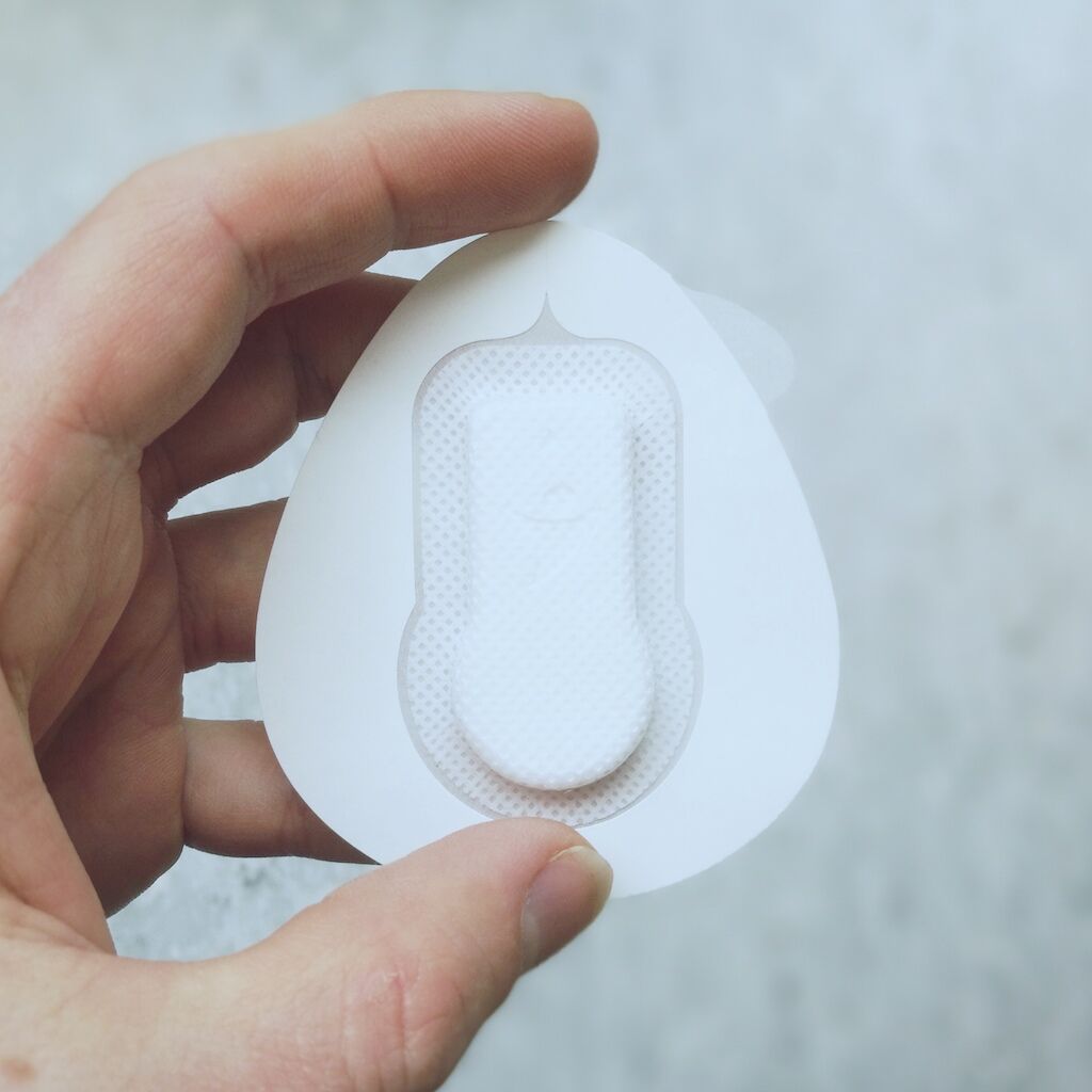 fibion's tweet photo. Disposable patches make it easy to attach the Fibion SENS Motion device on the skin.
#accelerometer #physicalactivity #postureallocation #sedentarybehaviour #exercise #activitytracking https://t.co/uS19R9ElaB