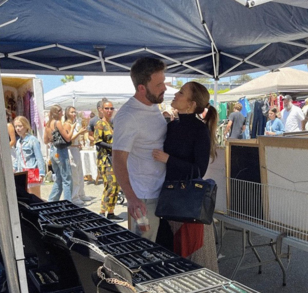 New/old photo of Jennifer Lopez and Ben Affleck (via melrosetradingpost)