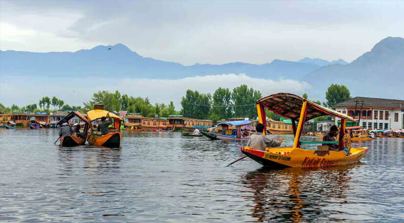 TheSagarKumar's tweet photo. #DidYouKnow World’s Only Floating #PostOffice ?

Most number of post offices in the world, but India has its very own floating post office on #DalLake in #Srinagar. It also includes a philately museum within itself perched on a houseboat.

[#learn #eManager #smart #life #explore] https://t.co/M4IeBim4hN