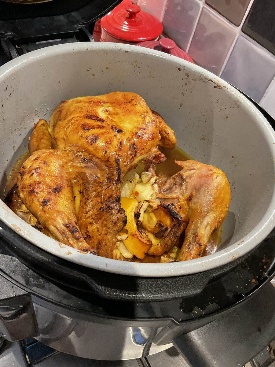 BeeNubian's tweet image. Air fried whole chicken with Brussels sprouts and sweet corn. #FatBellyProject . #CookedFromScratch @leesah_zimbo @RegondoZiso @SMununuri @ngaapinde @OfficialJoyous @TeamFuloZim @voncakey @afroking_jonty @Elorm_Alek @IamSojiSamuel