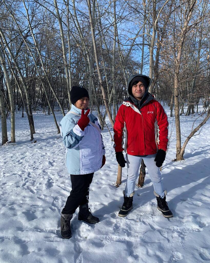 maryannsaunders's tweet photo. When you are freezing yet you have to smile for pic🥶🥶🥶 https://t.co/dcSkLjJRAM https://t.co/CWAQ1P2oz0