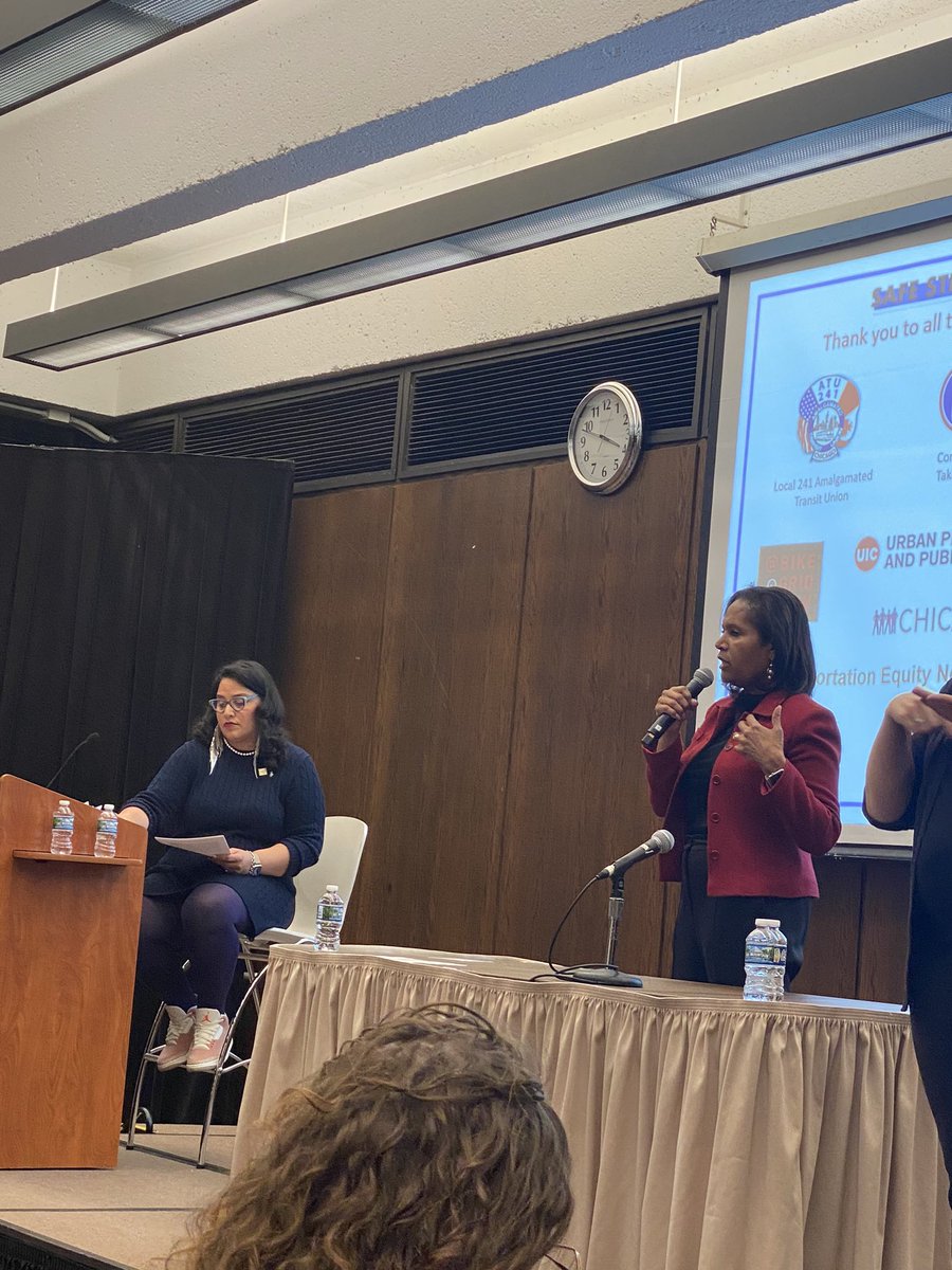 Sophia King speaking now: equitable, world class system requires collaborative, regional approach #transit #Chicago #cta #SafeStreetsChiForum youtube.com/watch?v=5oR6ux…