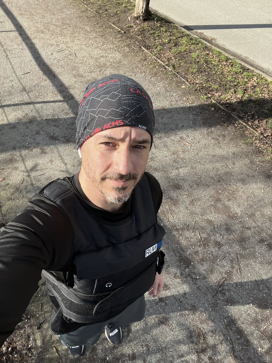 acarvalho84's tweet photo. As a prospect #police applicant maximizing my physical fitness is extremely important. A 20lbs @#runmax running weight vest to add more challenge. #keepfit @RCMPDepot @VPDRecruiting @rcmpgrcpolice https://t.co/Hm6Lzxw1Gf
