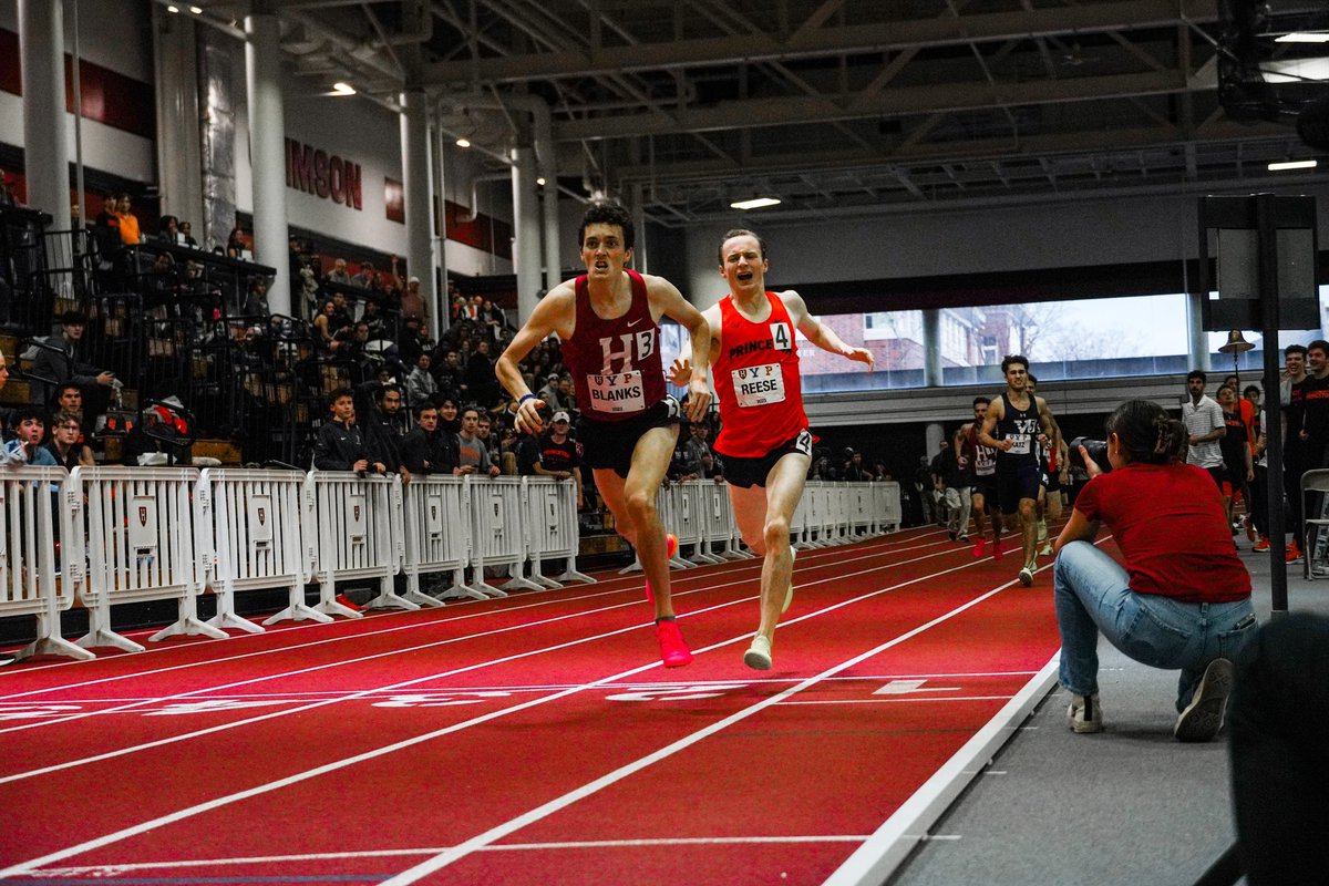 📸 Photo Finish 📸 from Graham Blanks to win the 1000m run and move up to No. 2 in the Harvard record books with a 2:23.16!

#GoCrimson