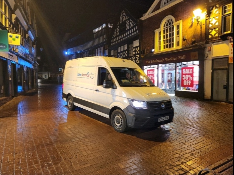 Officers are in place in Nantwich Town centre tonight as part of the safer streets initiative 
This is a continuous effort by #Cheshirepolice to keep women and girls safe in the night Time economy hours in Nantwich.
#neighbourhoodpolicingweek