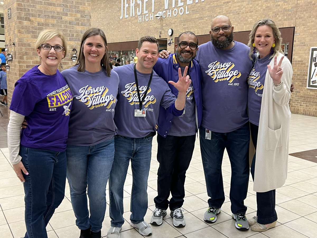 JulieHinaman's tweet photo. Happy 50th Anniversary @JerseyVillageHS! 💜💛
Fantastic celebration with students, staff &amp; alumni! https://t.co/hM2e6PObhy