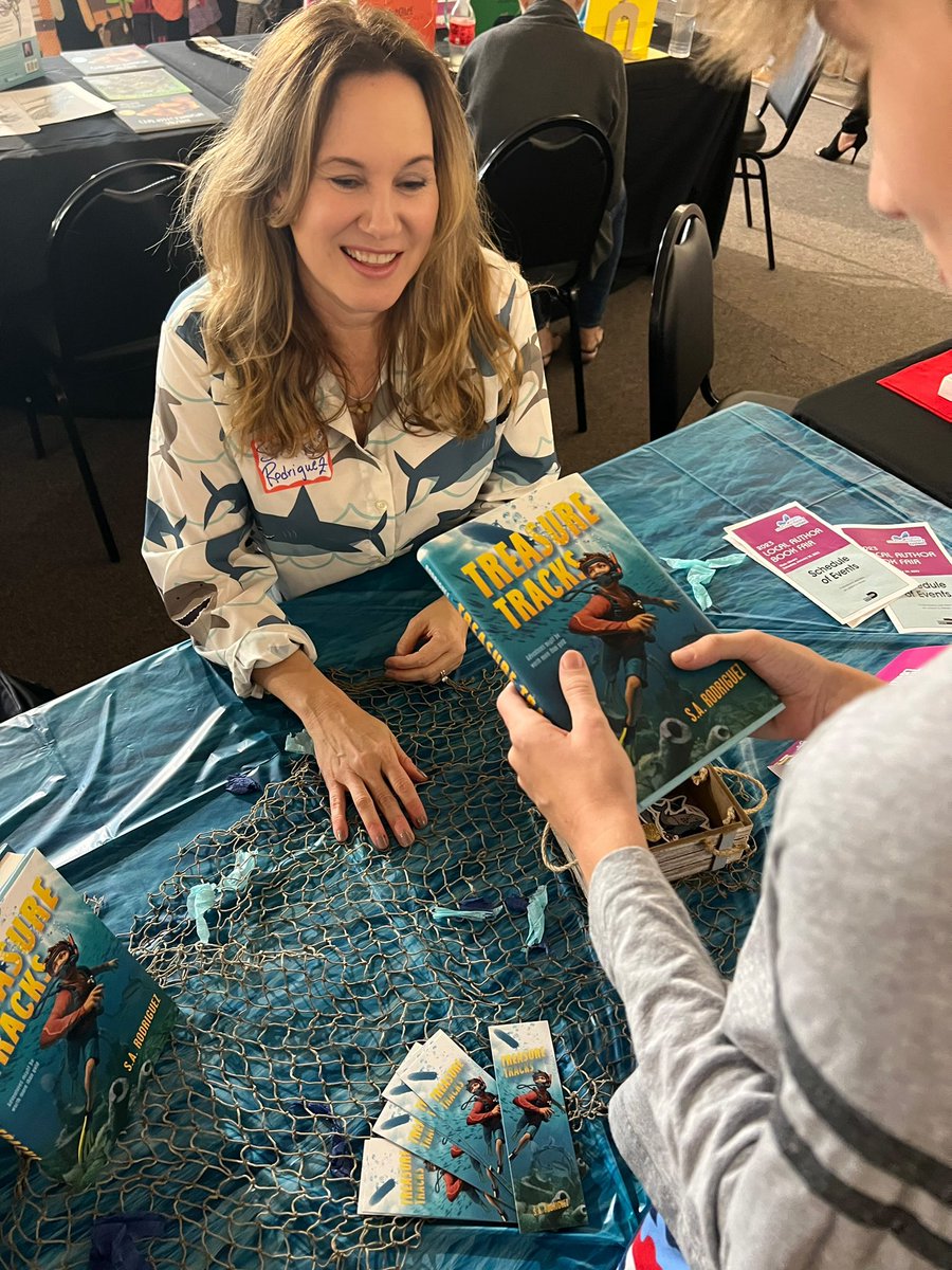 SAMarRodriguez's tweet photo. So much fun hanging out at the @MDPLS Book Fair and chatting with kids about reading adventures (and treasures).
#bookfair #library #mglit #kidlit #TreasureTracks https://t.co/IdrJrQH50G