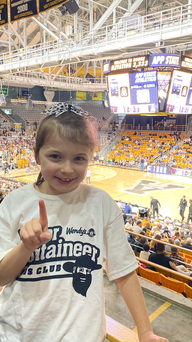 TheGreenesase's tweet photo. Let’s Go Mountaineers!!!! #takethestairs #AppState #appstatesports #appstatebasketball https://t.co/Bjn1IHylsg