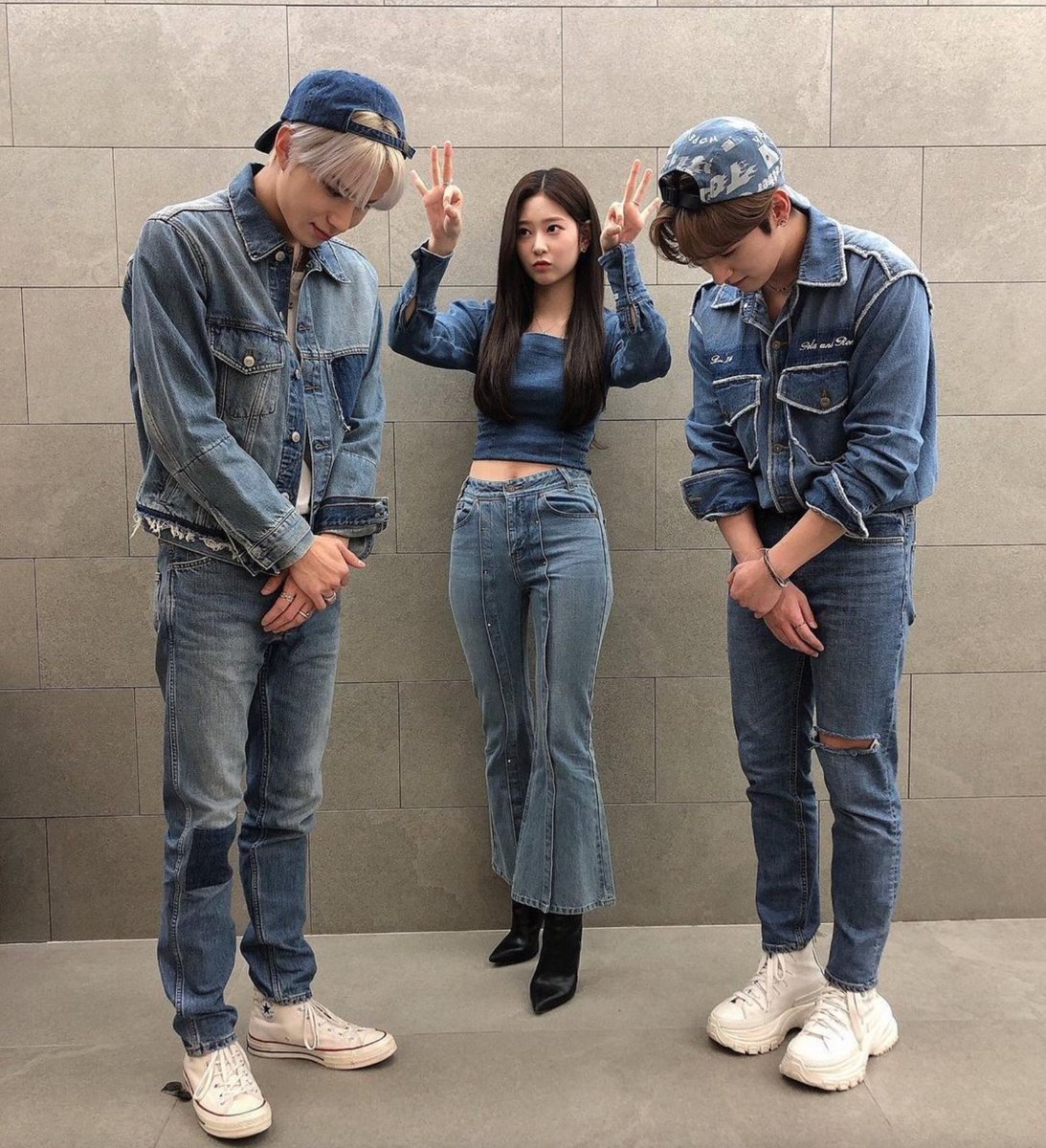 dreams_ariel's tweet photo. I'm going to miss Princess #Minju. #WooJuHo is my favourite MC trio!! <3 I support each and every one of these beautifuls and hope they remain close friends. 

#Jungwoo
#Minju 
#LeeKnow 
#MusicCore https://t.co/jgAiTrmgWq