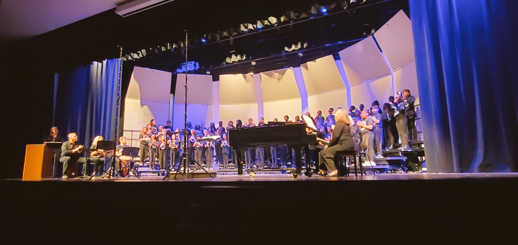 RockinBlueJays's tweet photo. OUTSTANDING performance FBISD Elementary Honor Choir!! WTG Katlyn &amp; Bella! So proud of their hard work! They are all TMEA bound and ready with beautiful singing voices! @FortBendISD @HolkupGene @Jlzttu @OCE_BlueJays @FBISDFineArts https://t.co/siF88IIxQU
