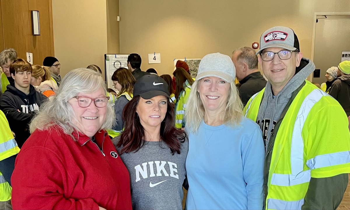 Keep Brentwood Clean!

Today the Rotary Club organized a cleanup of the Little Harpeth River from Smith Park past Deerwood Arboretum. 

It was a perfect day to be out there — this sort of volunteerism is an important part of the “secret sauce” that makes Brentwood great.