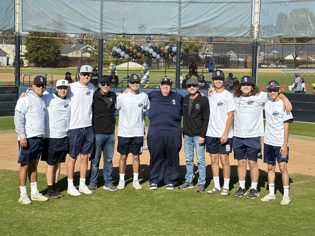 Sonora_Baseball's tweet photo. Great day at the yard Sonora Baseball hosting the Challenger kids! Special thanks to LH Lions club for cooking breakfast, Mayor James Gomez, Mayor Pro Tem Daren Nigsarian, Councilman Jose Medrano for coming out.@FJUHSD @sonoraraiders @scazares @SOHS_APSA https://t.co/qKmjejU5QL