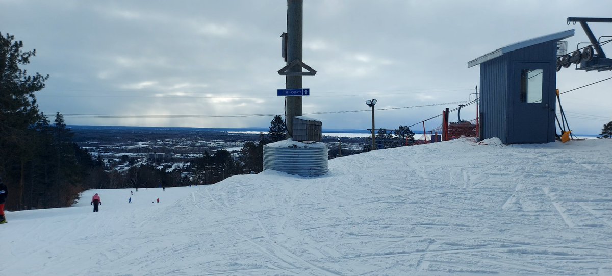 MyWiseEyes1's tweet image. Went snowboarding with a friend at Laurentian Ski Hill. Great weather  and a great time on the hill.
#getoutgetactive
#thegalaxy