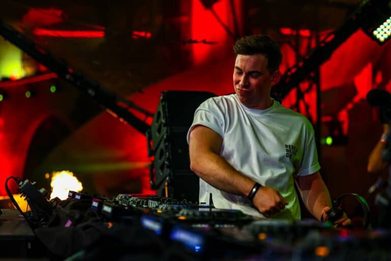 .<a href="/HARDWELL/">Hardwell</a> and <a href="/MaddixMusic/">MADDIX</a> reworked an iconic <a href="/4Stringsmusic/">4 Strings</a> track

weraveyou.com/2023/01/hardwe…

📸: Tomorrowland