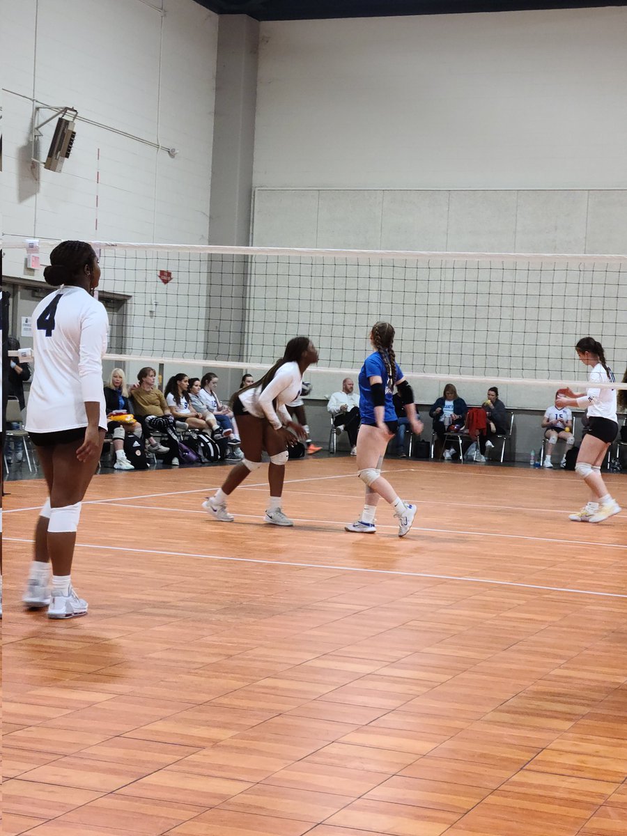 dlacybrooks's tweet photo. It's Club Volleyball time in Knoxville, Tennessee. Let's get it Cyd(#4)! #gobigwave #tsunamivolleyball https://t.co/5bkNs9grUd