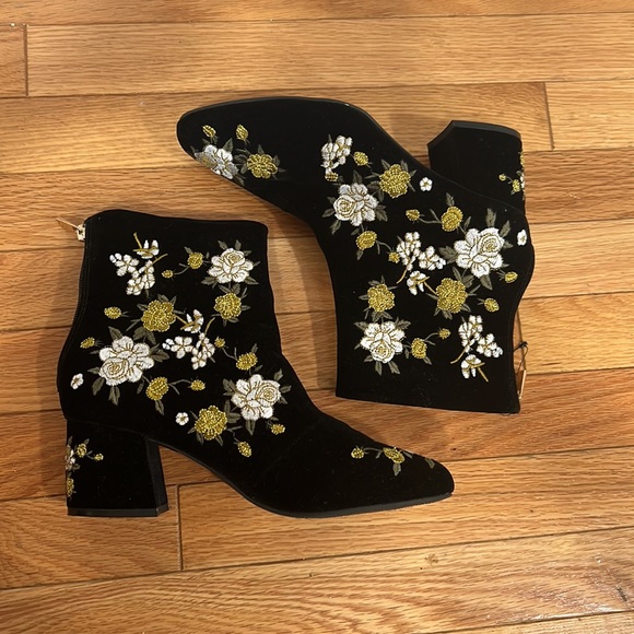 Stellasmom2017's tweet photo. So good I had to share! Check out all the items I'm loving on @Poshmarkapp #poshmark #fashion #style #shopmycloset #nike: https://t.co/FYsxPieVuE https://t.co/rJSdOkQFQA